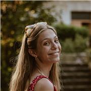 Professora amb alt nivell de biologia i bona estudiant i comunicadora